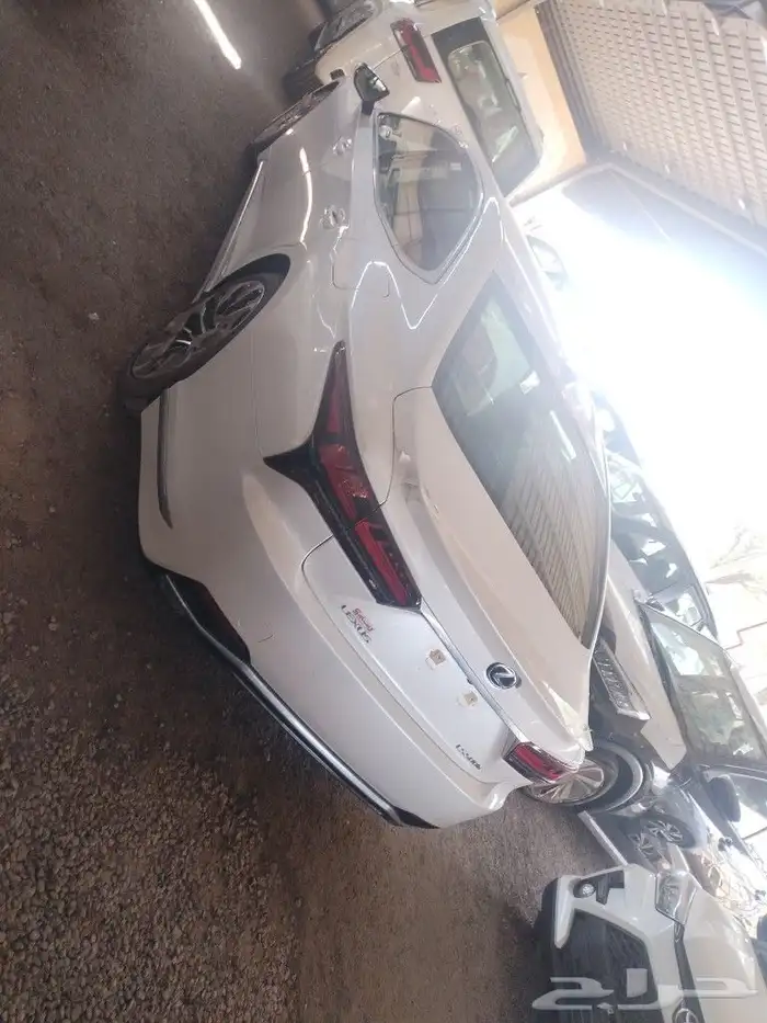 لكزس LS500h 2022 4