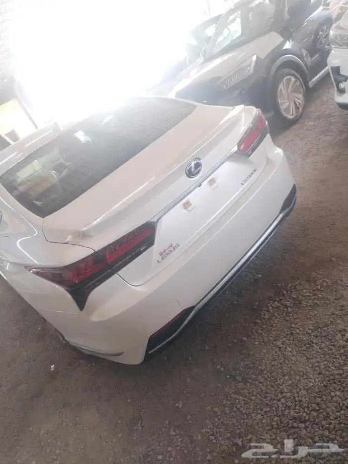 لكزس LS500h 2022 1