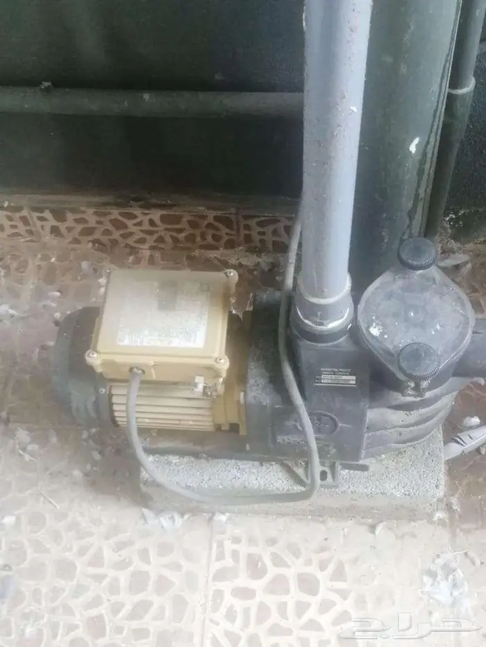 مضخه مسابح معاها 4 نوافير مستخدمه للبيع 2