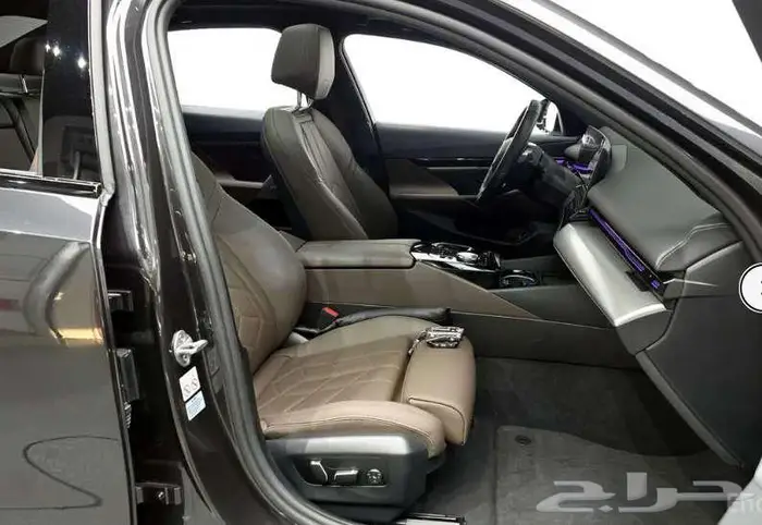 بي ام دابليوا 520iM 2024 معرض الميموني 7