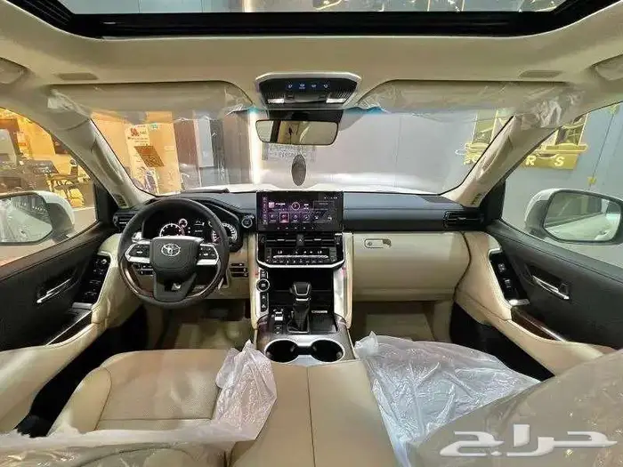 تويوتا لاندكروزر GXR3 بنزين 2025 اصفار 4