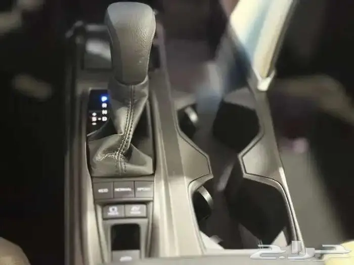 تويوتا كامرى E هايبرد موديل 2025 5