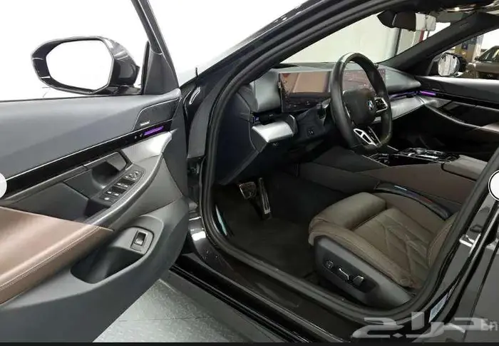 بي ام دابليوا 520iM 2024 معرض الميموني 6