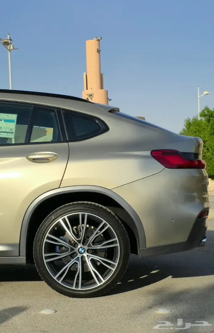 بي ام X4 2021 12