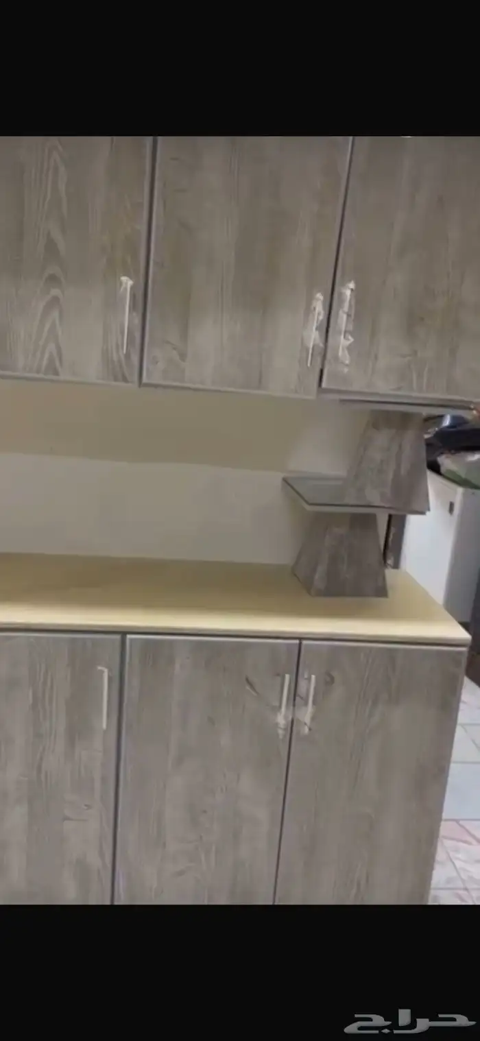 السلام عليكم مطبخ نضيف استعمال جدا بسيط 3 أمتار شريته 1700 0