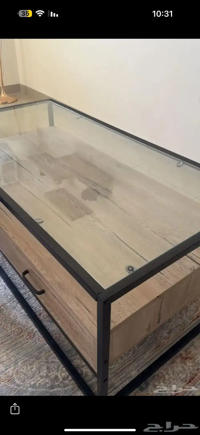 طاولة قزاز و خشب ثقيله و نظيفه استعمال سنه 0