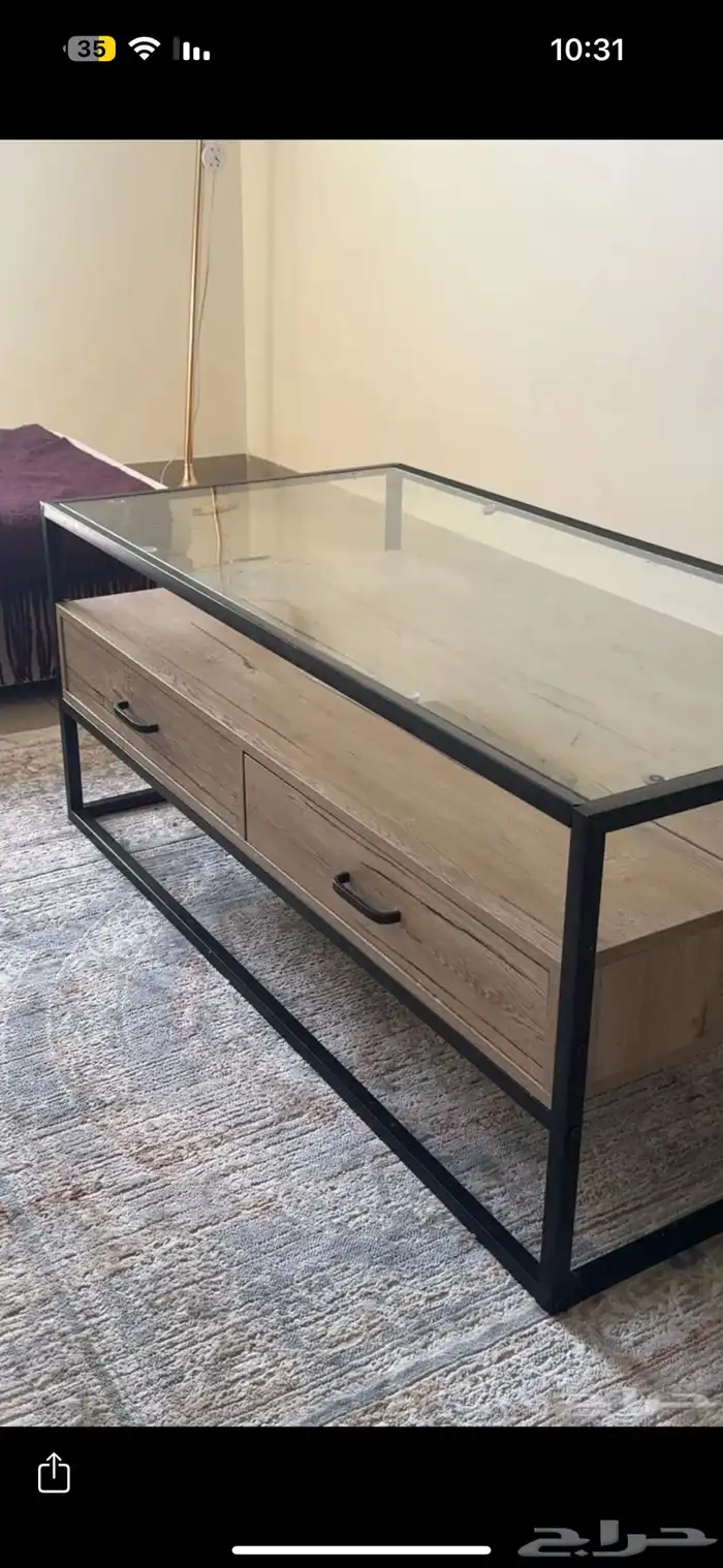 طاولة قزاز و خشب ثقيله و نظيفه استعمال سنه 1