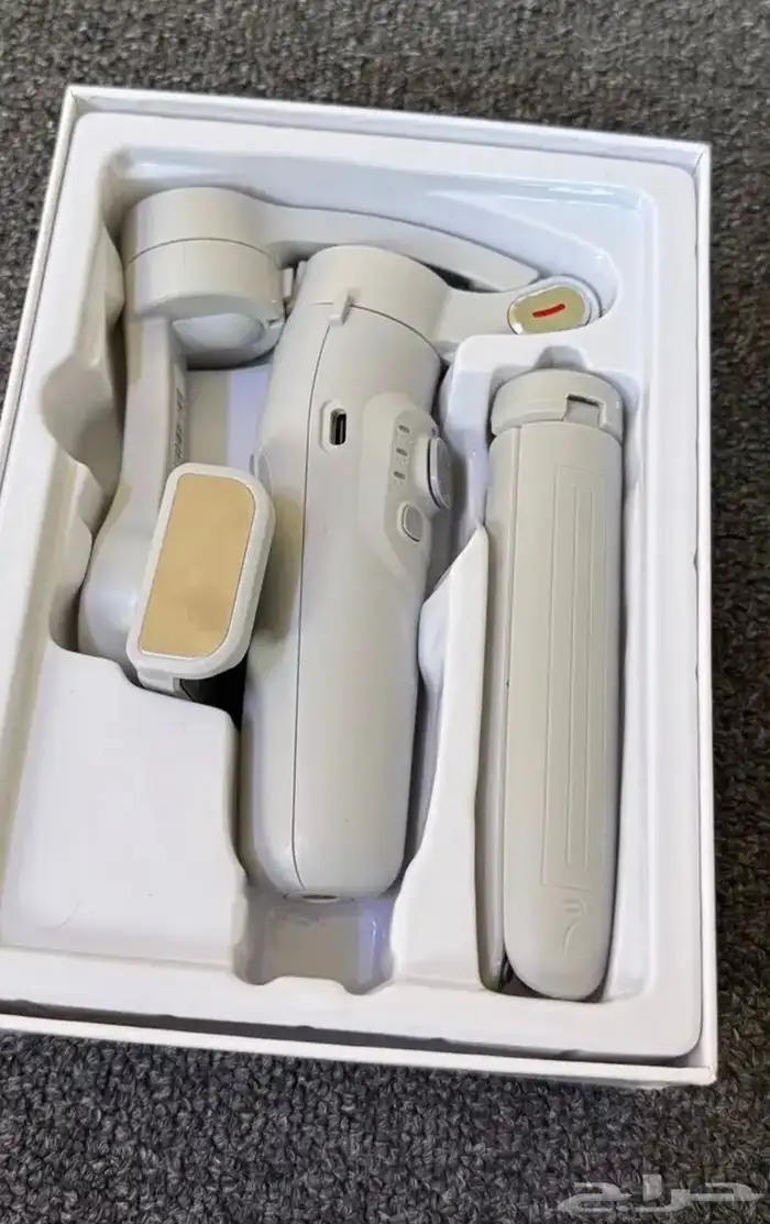 عندي زيها بضبط وماستعملتها غير مرا مع كيسها وكرتونها 0