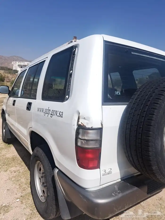 جيب ايسوزو 2002 3