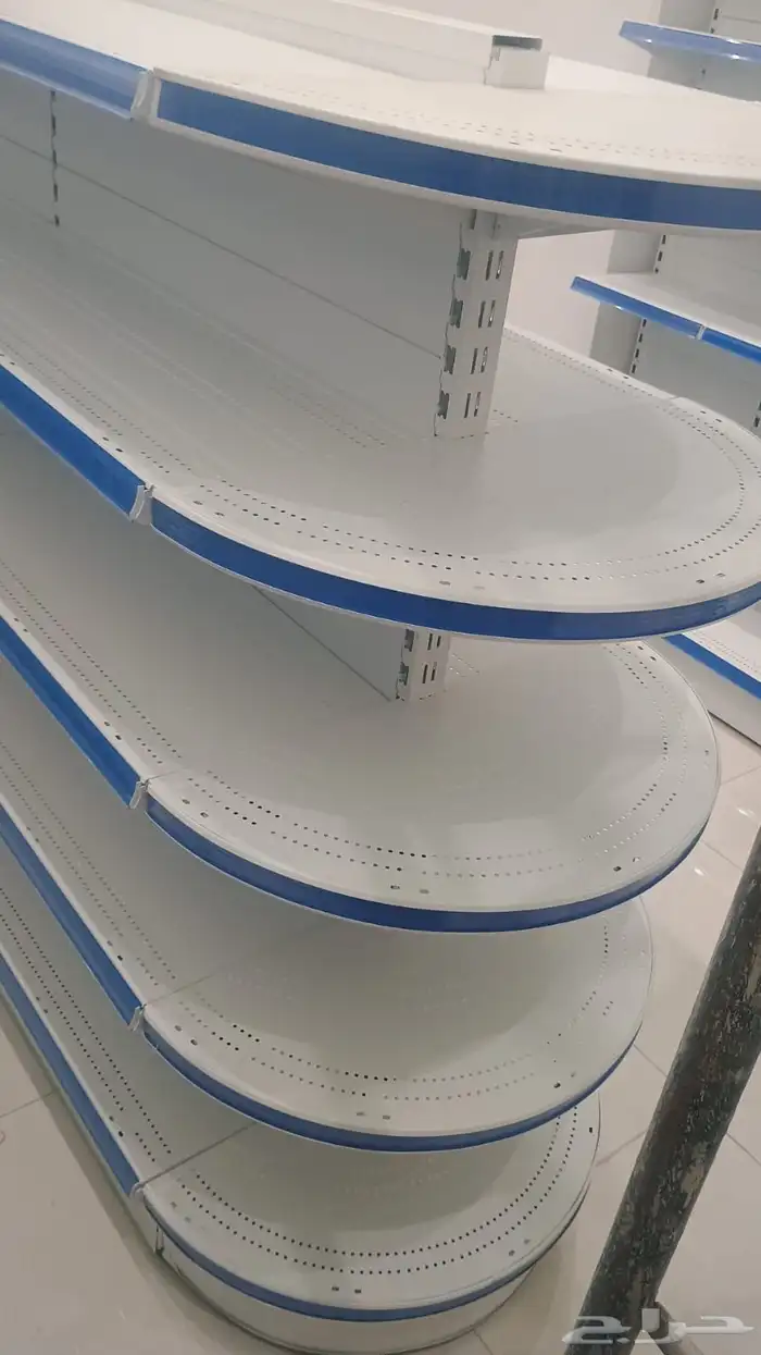 رفوف بقالة للبيع لغرض تصفية محل بالكامل حالة الرفوف شبه مرفق 1