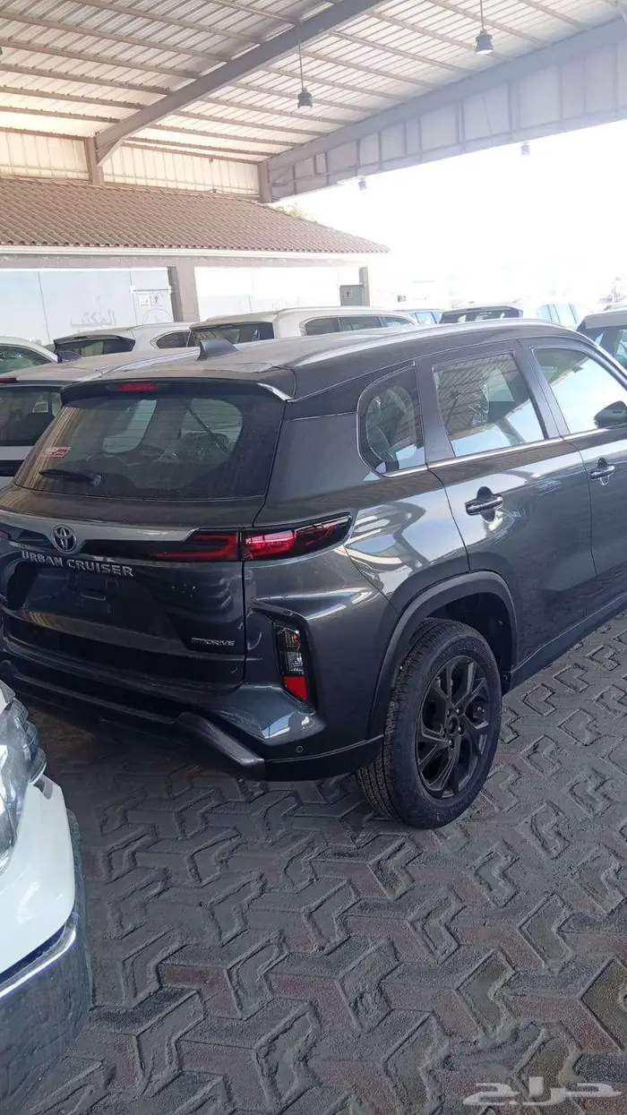 تويوتا اوربان كروزر 2025 GLX 2