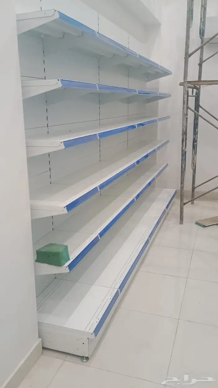 رفوف بقالة للبيع لغرض تصفية محل بالكامل حالة الرفوف شبه مرفق 3