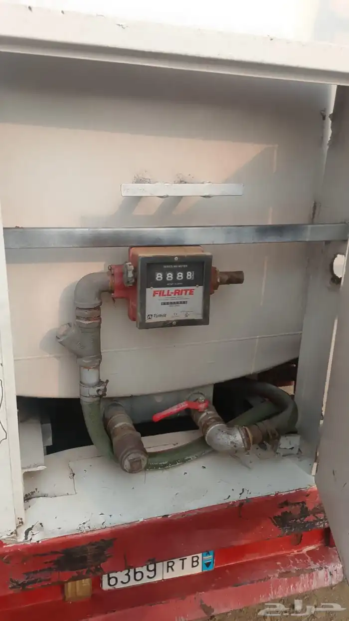 للبيع دينا جاك 2011 صهريج ديزل 6000 لتر جاهز بعداد ومضخة 5