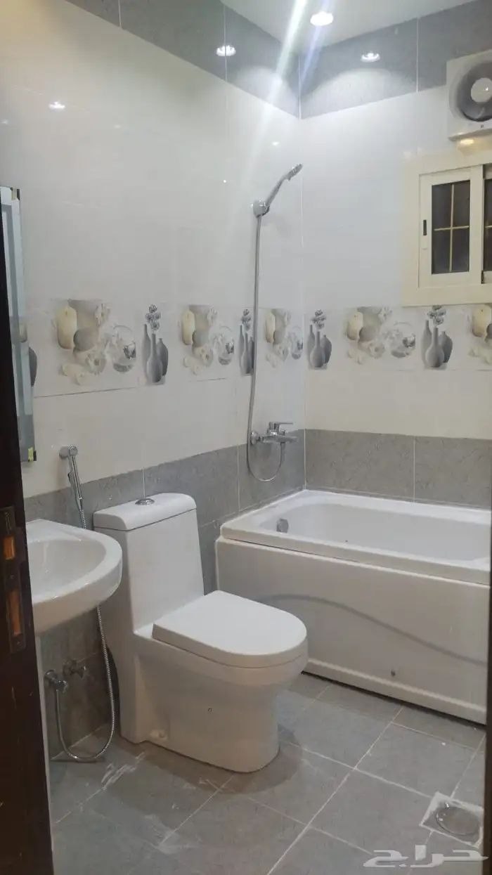 شقة حي ابو مراغ مكونا من 5 غرف مجددا 10