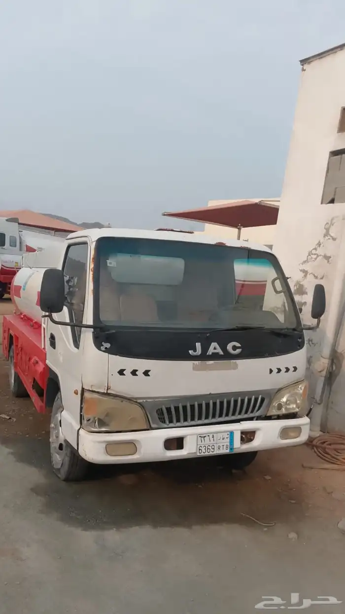 للبيع دينا جاك 2011 صهريج ديزل 6000 لتر جاهز بعداد ومضخة 0