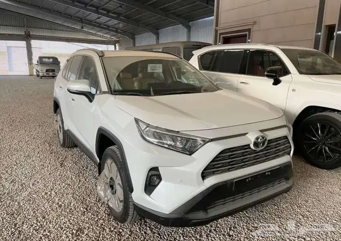 تويوتا راف فور فتحة XLE نص فل بنزين 2025 6