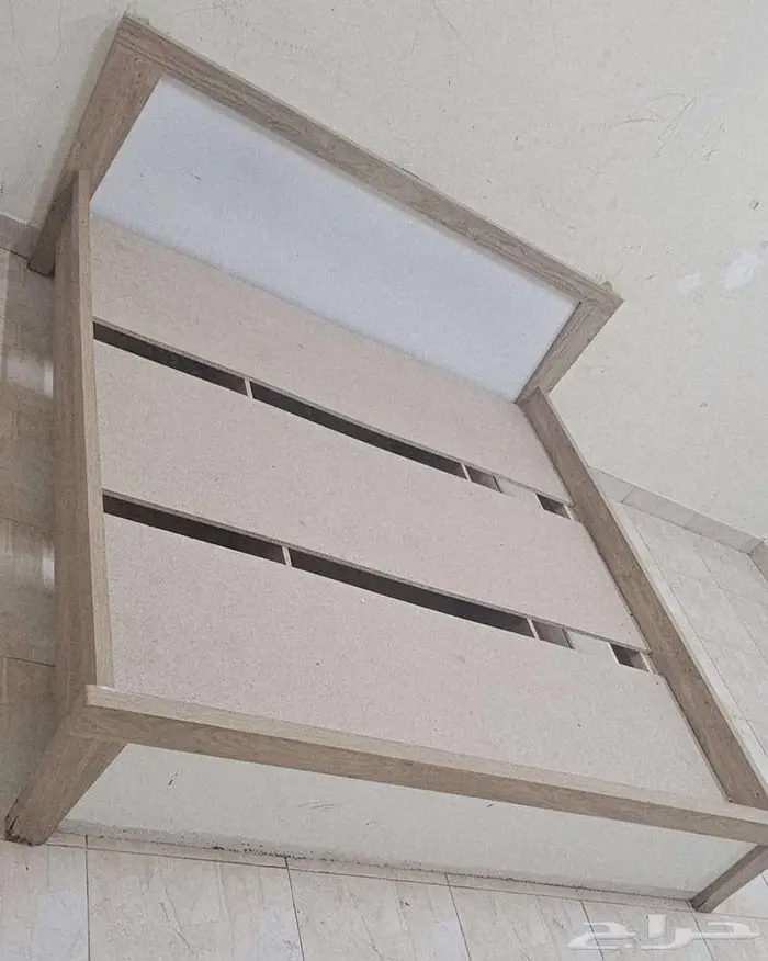 2 سرير كينج 180 200 و دولاب كبير وسرير فردي 90 190 بمكنبة 4