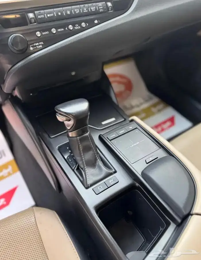 لكسز ES 300h هجين 2019 6