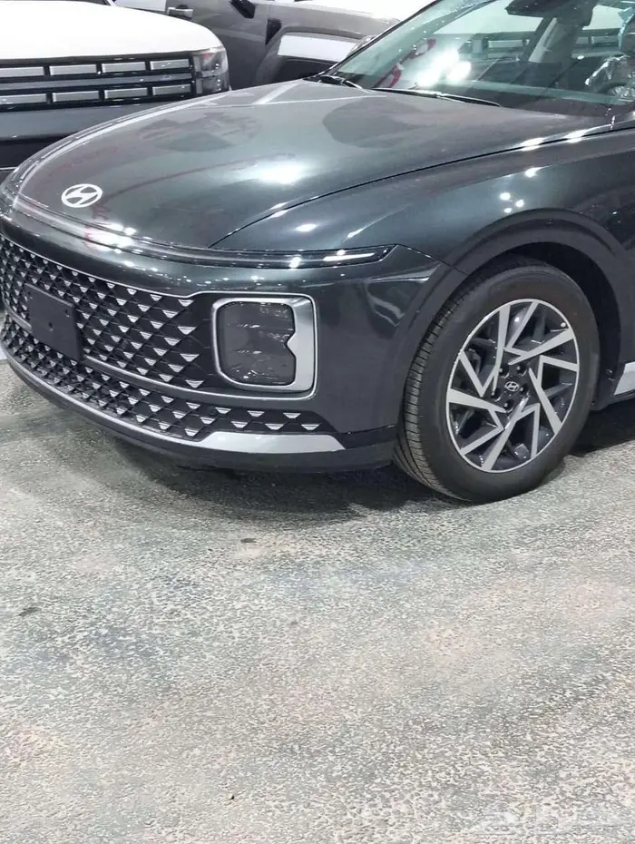 ازيرا كلاسيك 2026 رمادي لامع باقوي عروض الكاش والاقساط 4