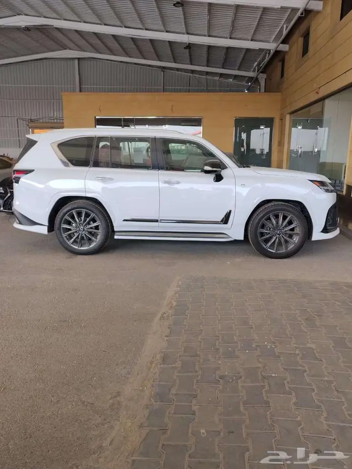 لكزس LX600 فئه F-SPORT موديل 2025 متوفر لدى الحسن 4