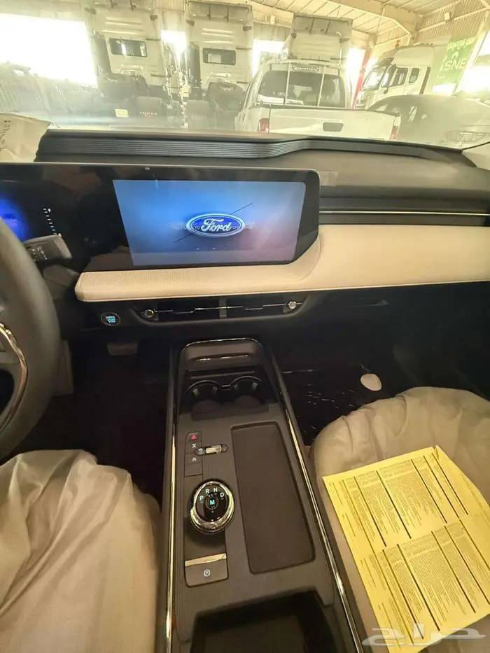 فورد تورس ترند نص الفل لون اسود 2026 كاش واقساط 6