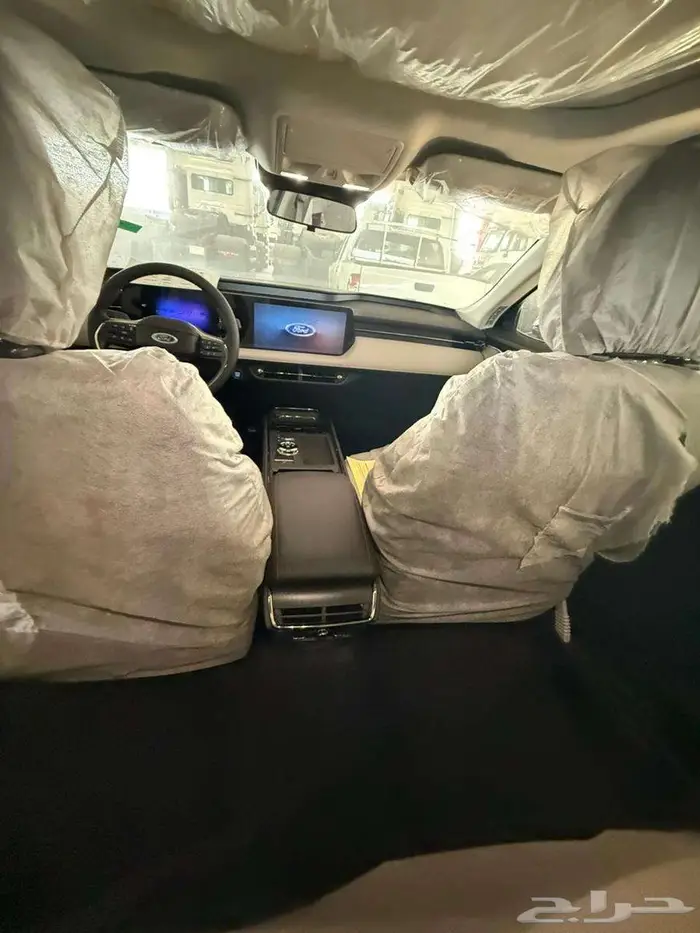 فورد تورس ترند نص الفل لون اسود 2026 كاش واقساط 9