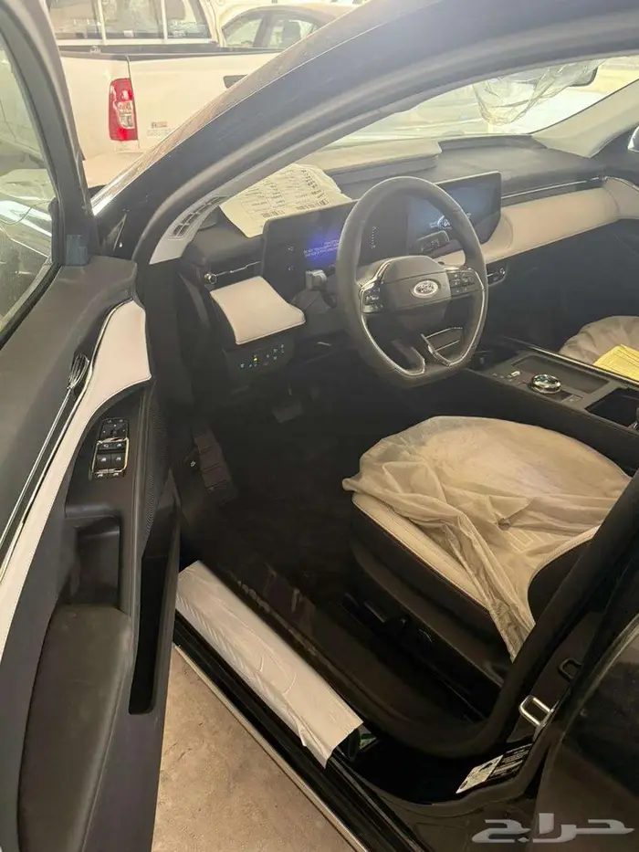 فورد تورس ترند نص الفل لون اسود 2026 كاش واقساط 3