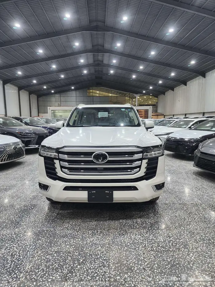 تويوتا لاندكروزر GXR - L4 بنزين 2025 السعر 317400 2
