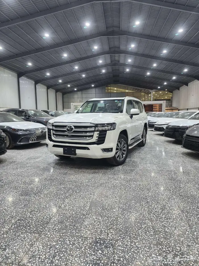 تويوتا لاندكروزر GXR - L4 بنزين 2025 السعر 317400 1