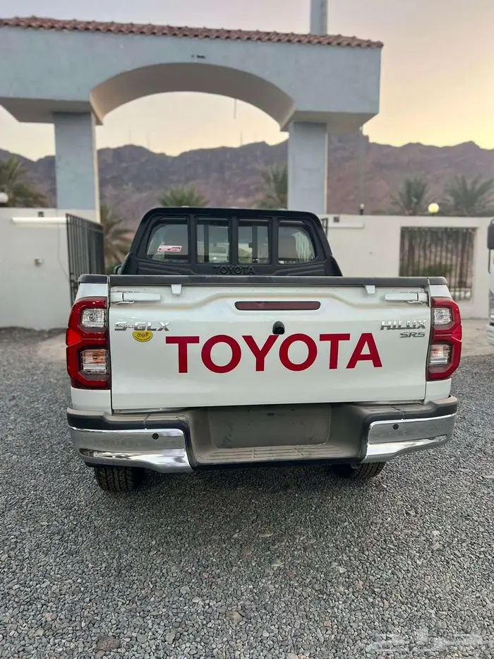 تويوتا هايلوكس فل بنزين كاش و عروض التمويل 2025 6