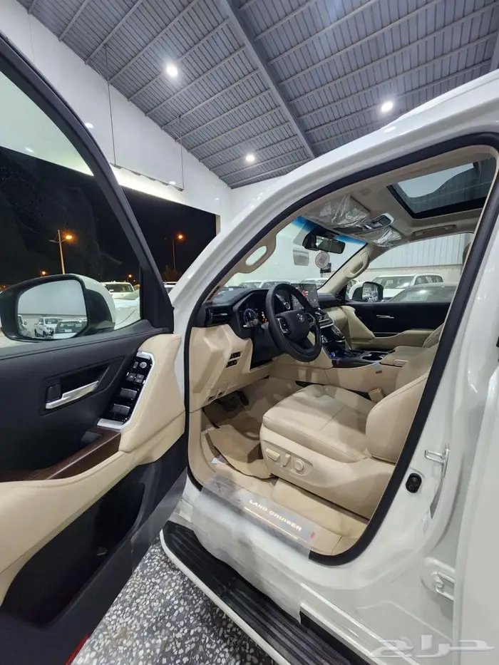 تويوتا لاندكروزر GXR - L4 بنزين 2025 السعر 317400 10