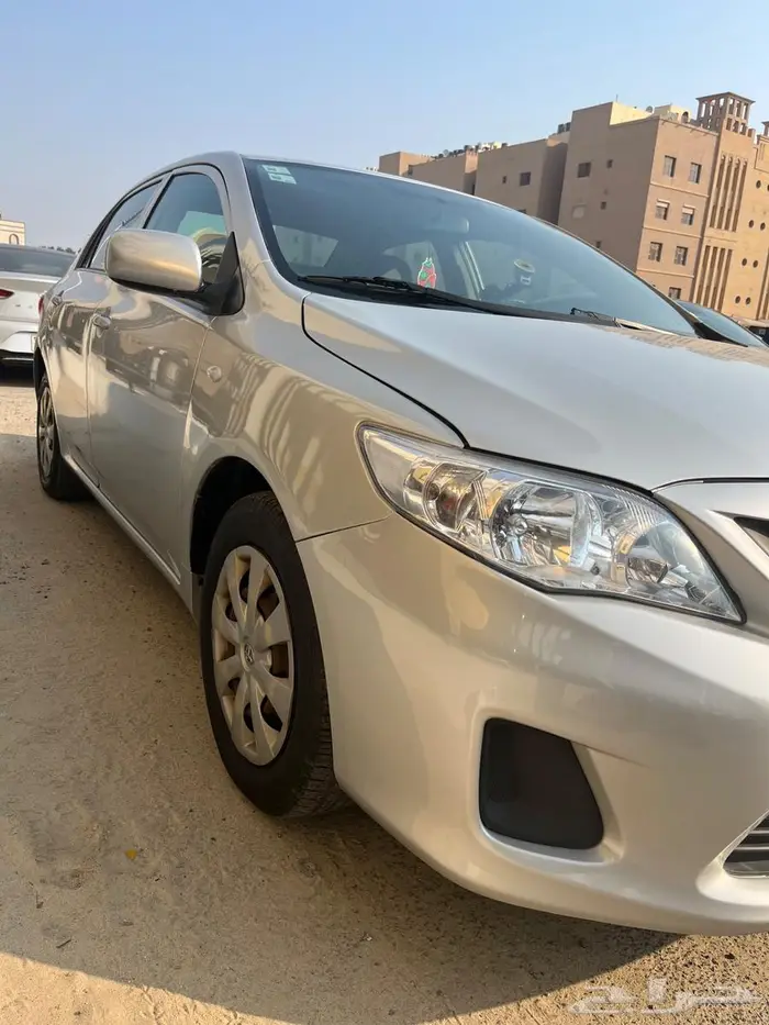 للبيع كورولا 2011 مالك اول 4