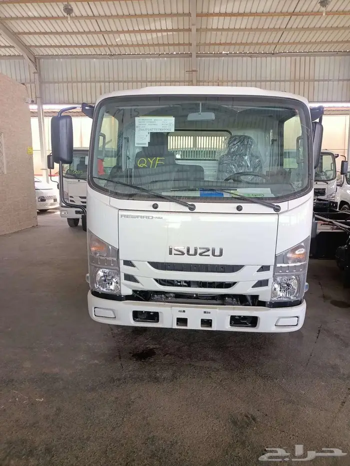 ايسوزو قلاب 3 طن يابانى موديل 2025 4