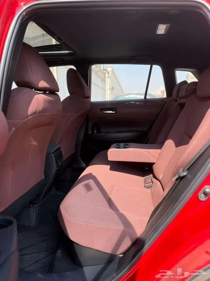 تويوتا كرولا كروس موديل 2022 ممشي 15 الف كيلو 15