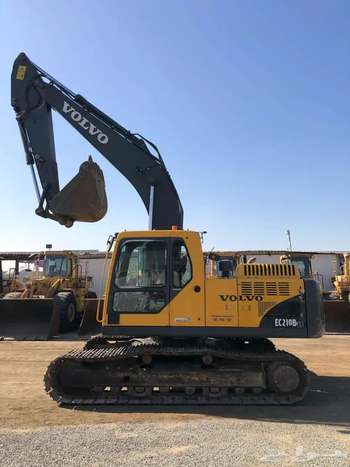 بوكلين فولفو 210 موديل 2014 معرض رواد المعدات الثقيله 1