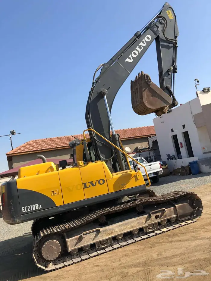 بوكلين فولفو 210 موديل 2014 معرض رواد المعدات الثقيله 0