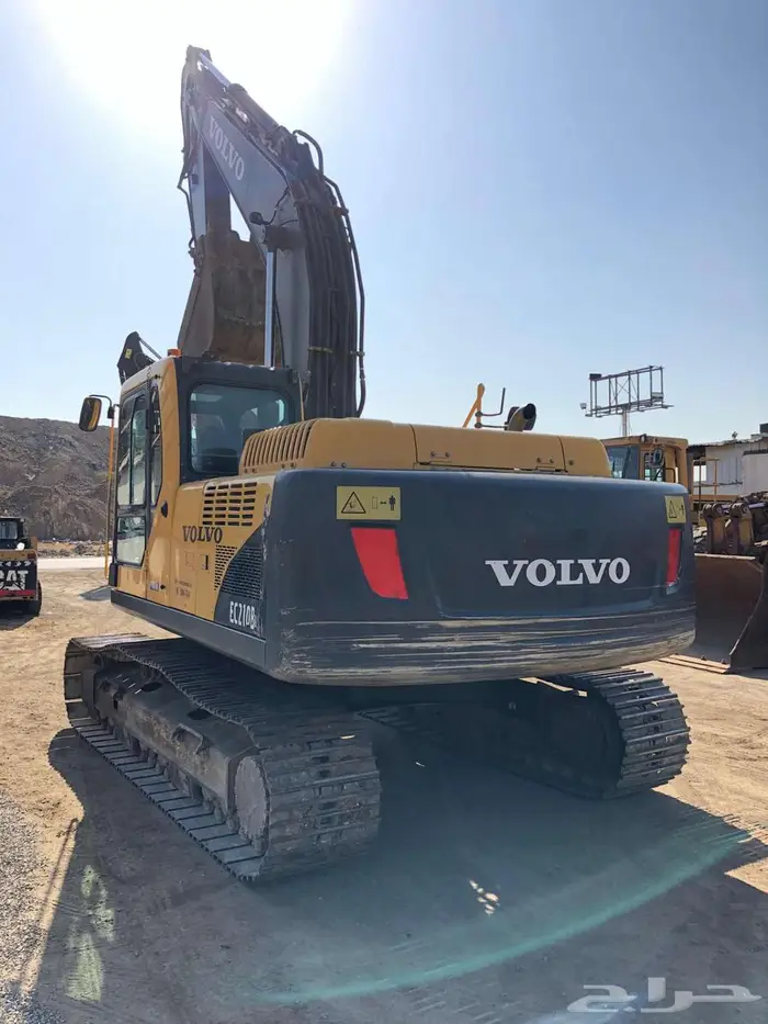 بوكلين فولفو 210 موديل 2014 معرض رواد المعدات الثقيله 5