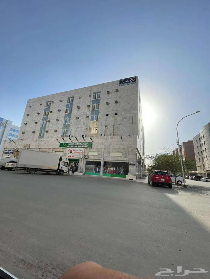 للايجار شقق بحى العليا بالرياض مطله على طريق الملك فهد 2