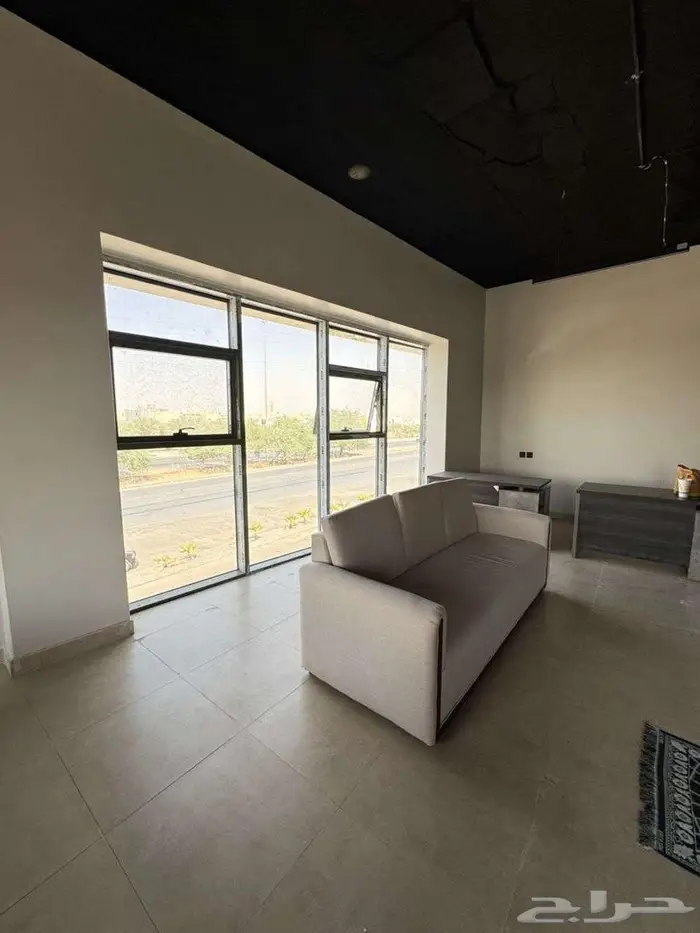 للايجار مكتب مؤثث ببريده 3