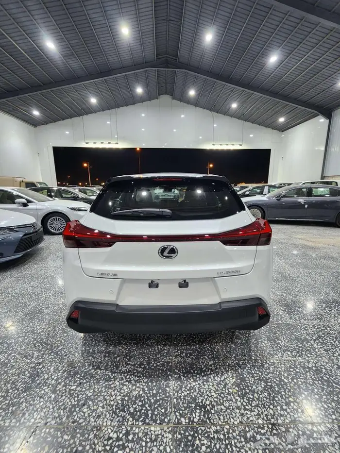 لكزس - UX300 Ch هايبرد - 2025 - فل كامل - خليجي السعر 169900 5