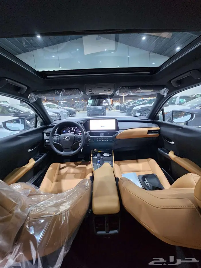 لكزس - UX300 Ch هايبرد - 2025 - فل كامل - خليجي السعر 169900 6