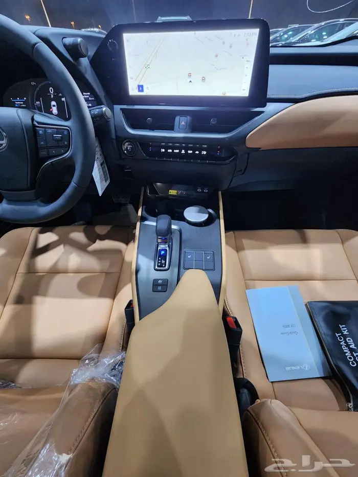 لكزس - UX300 Ch هايبرد - 2025 - فل كامل - خليجي السعر 169900 8