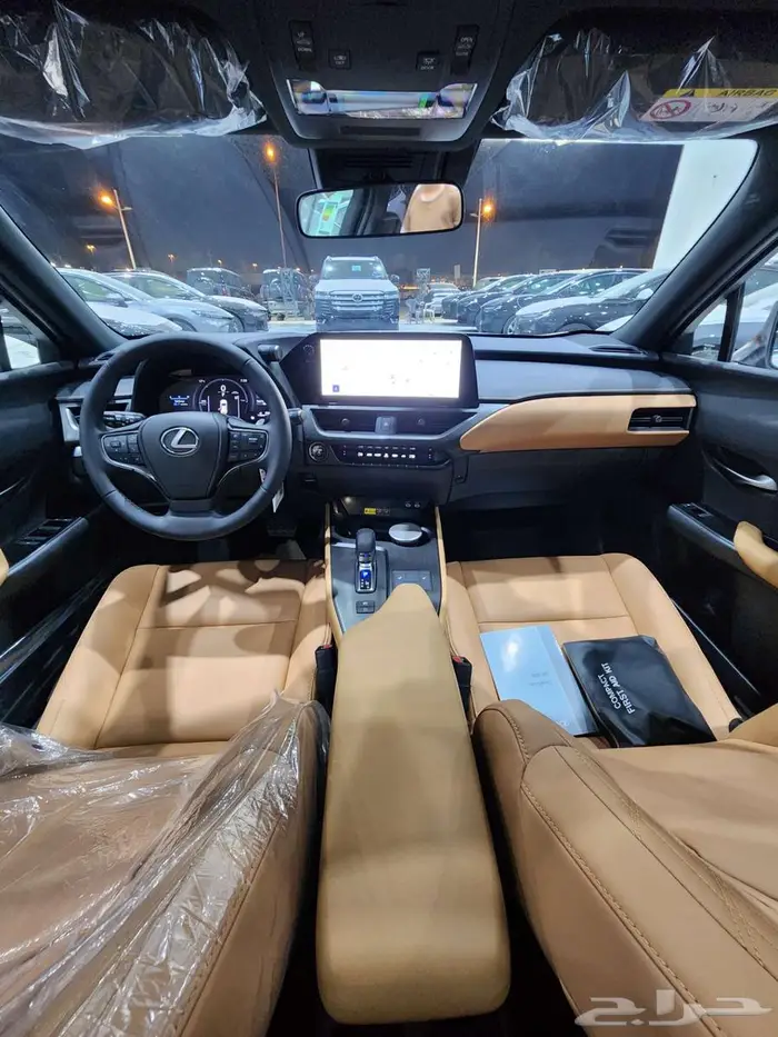 لكزس - UX300 Ch هايبرد - 2025 - فل كامل - خليجي السعر 169900 7