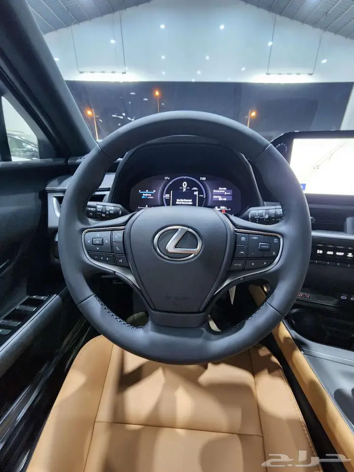 لكزس - UX300 Ch هايبرد - 2025 - فل كامل - خليجي السعر 169900 9