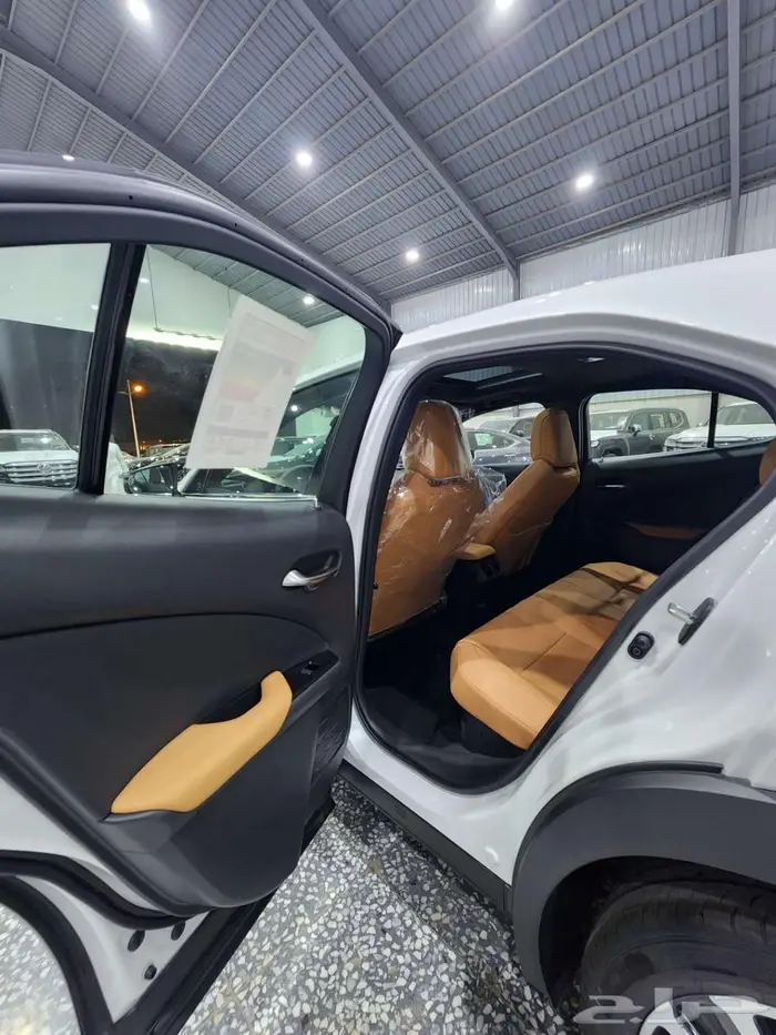 لكزس - UX300 Ch هايبرد - 2025 - فل كامل - خليجي السعر 169900 13