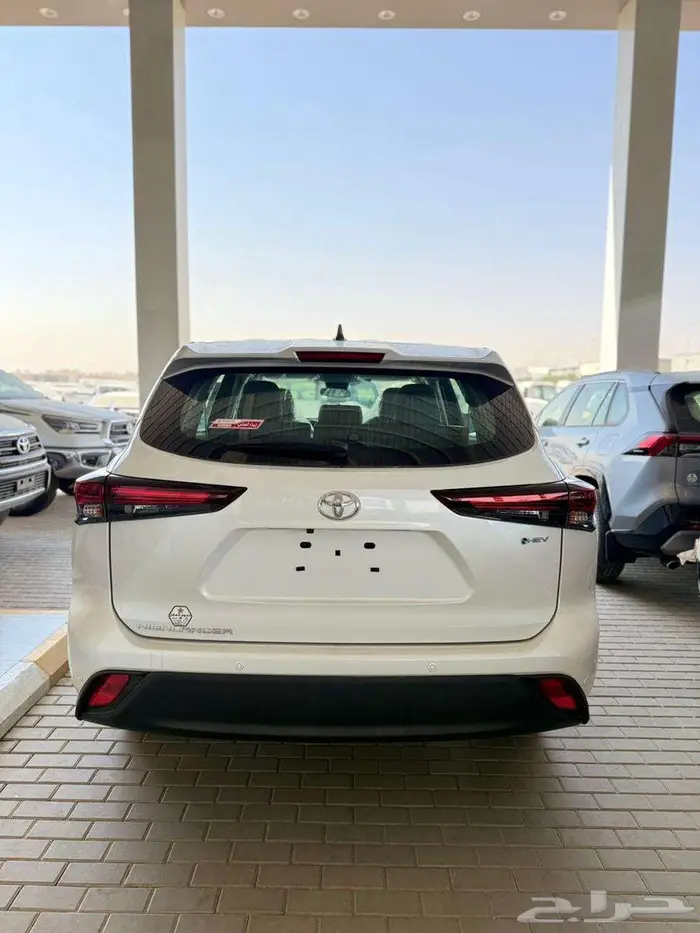 تويوتا هايلاندر LE دفع رباعي هايبرد 2025 16