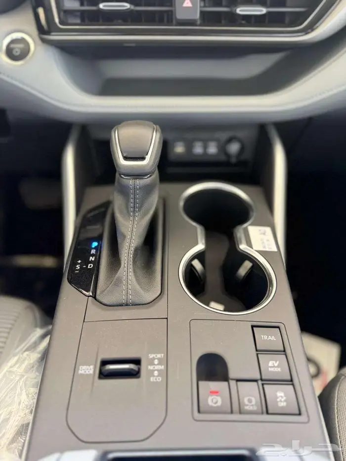 تويوتا هايلاندر LE دفع رباعي هايبرد 2025 7