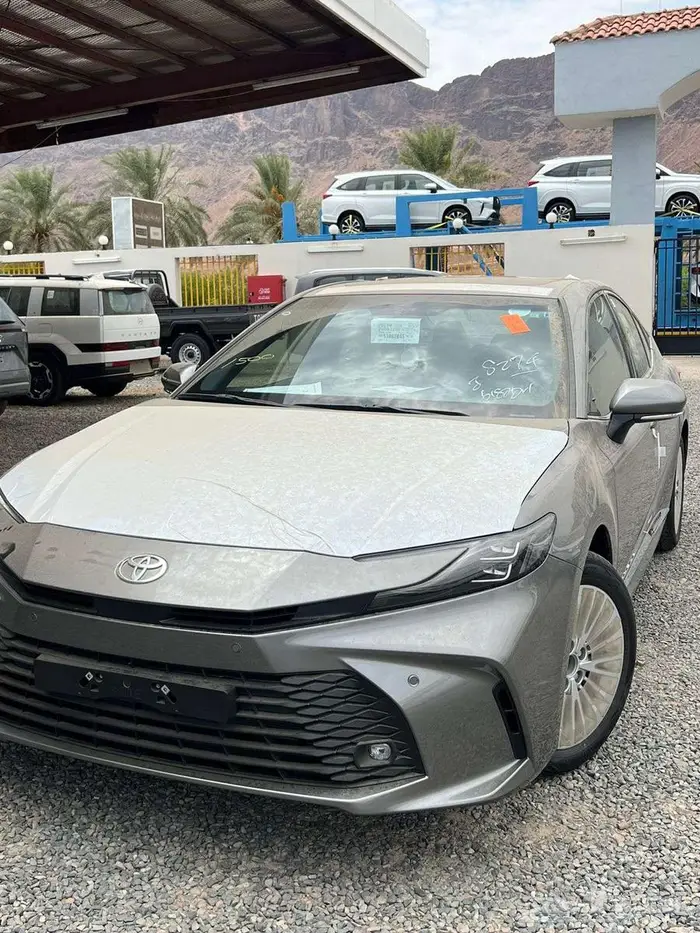 تويوتا كامري LE كاش و عروض التمويل 2025 0