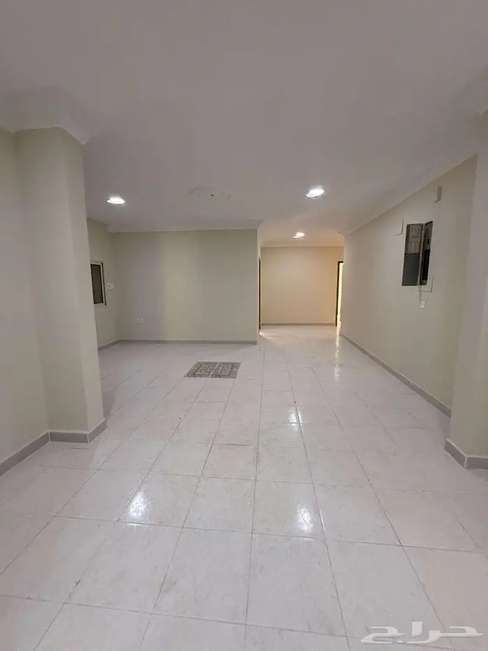 شقه في حي الشاطىء في الدمام 0