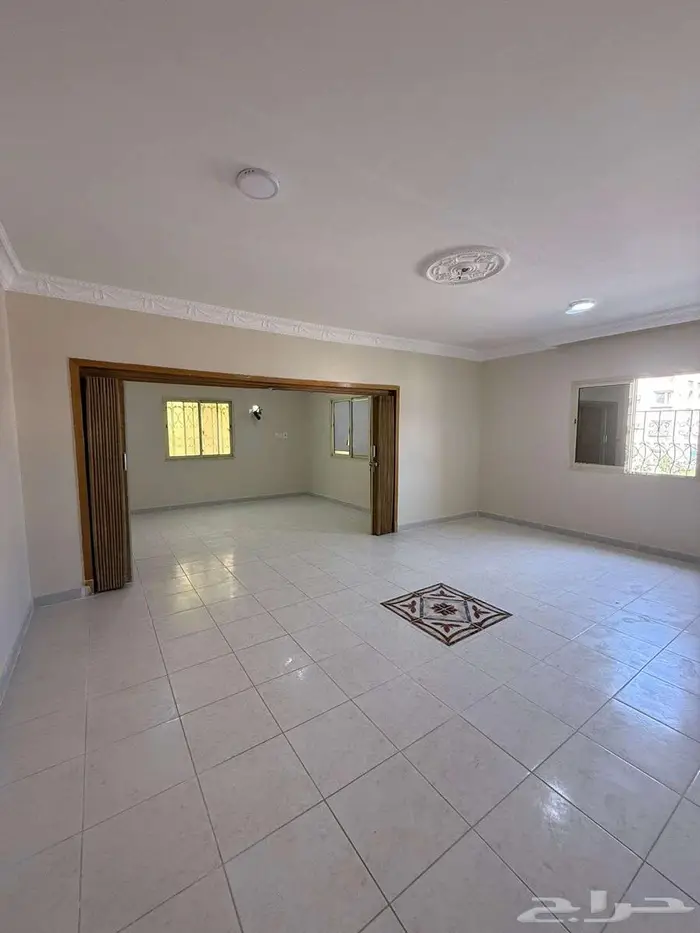 شقه في حي الشاطىء في الدمام 1